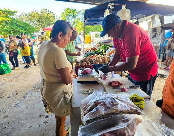 ML | Una Agroferia del IMA en el corregimiento de El Calabacito de Los Pozos.