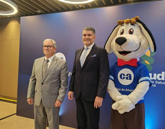 ML | El gerente general de la Caja de Ahorros, Andrés Farrugia y el Ministro de Salud, Fernando Boyd Galindo.