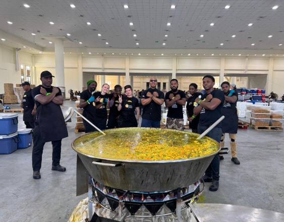 Cortesía | El panameño Isaac Villaverde junto a chefs de otras naciones.