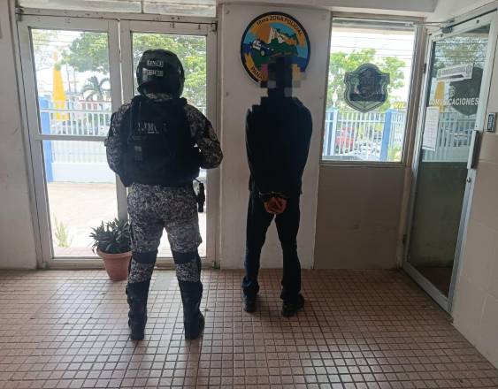 ML | Durante el traslado de una persona capturada en medio del operativo.