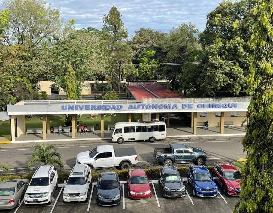ML | Vista de la entrada principal del campus central de la Universidad Autónoma de Chiriquí (UNACHI), ubicada en el barrio El Cabrero, en la ciudad de David.