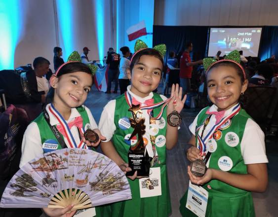 El equipo Asimov Juliet, del colegio Visión del Saber.