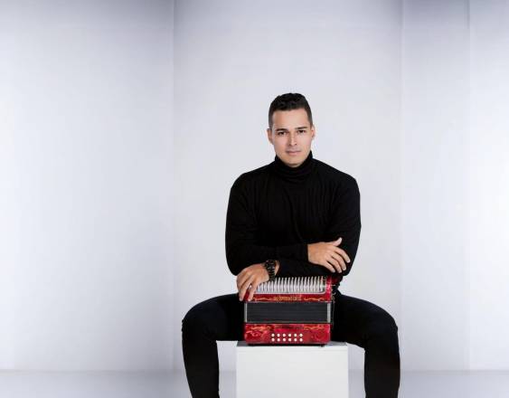 Alejo Vargas Producciones | El acordeonista Andrés Díaz sigue abriendo su camino en la música típica para seguir conquistando escenarios.