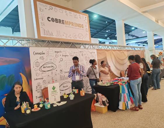 ML | Stand de emprendedores en la Expo Minera Internacional 2025.