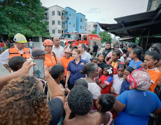 Gobierno brinda asistencia a 18 familias afectadas por incendio en Curundú