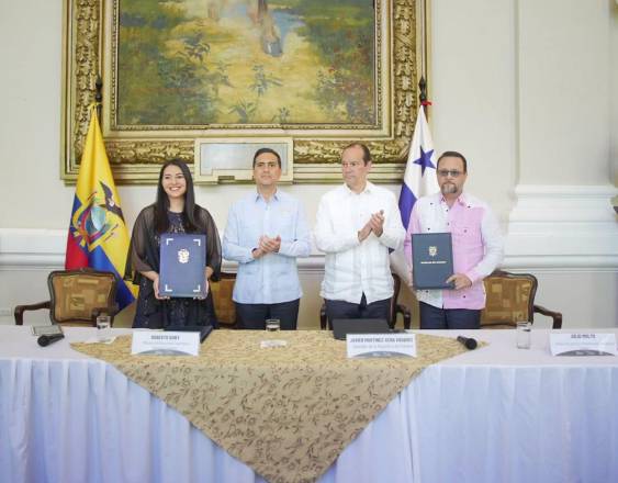 ML | Autoridades de ambos países en la firma del acuerdo.