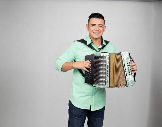Des idees | Leonardo marín es un destacado acordeonista de 26 años de edad que busca seguir ampliando su carrera en la música tipica.