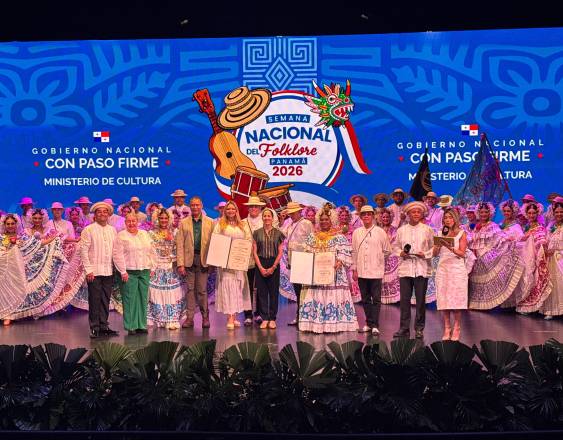 Gala de Antaño exalta a dos grandes del folklore panameño