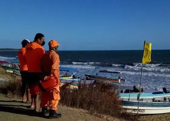 Sinaproc mantiene alerta por oleajes en el Caribe