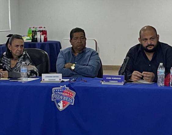 Cortesía | Miembros de la Fedebeis en la mesa principal.