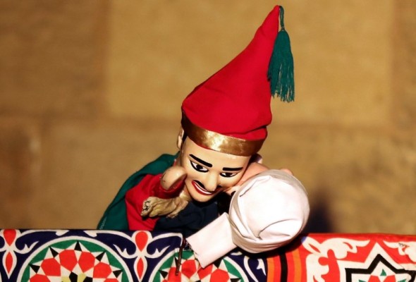 Los títeres tradicionales mantienen vivo el arte de la sátira en Egipto