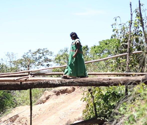 La construcción de puentes zarzo beneficia a más de 17 mil estudiantes