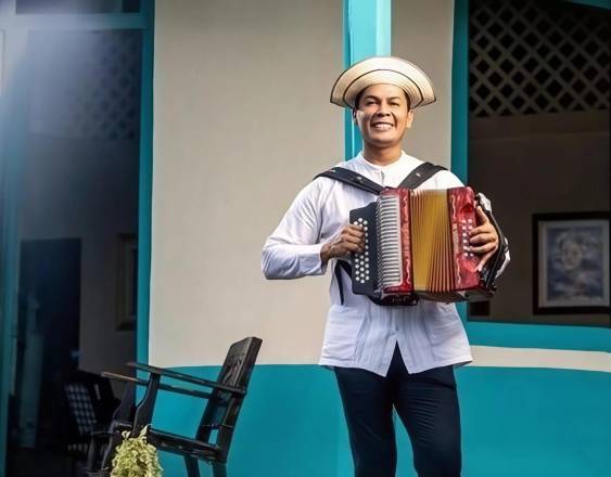 Víctor Cedeño | El Tipiquero Dario Pitti lleva 20 años dedicándose a la música típica panameña, destacando por su estilo enérgico y su conjunto llamado “La Evolución”.