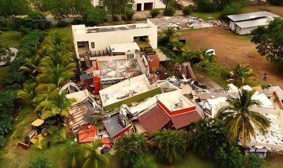 ML | El colapso de una estructura en Playa Venao, ubicada en la provincia de Los Santos.