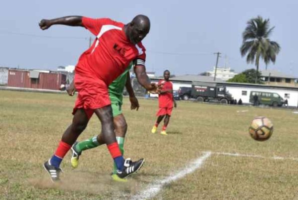 Weah jura como presidente de Liberia con la esperanza de una vida mejor