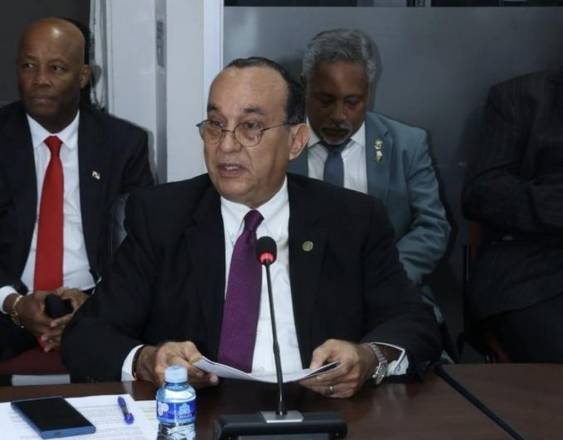 ML | Eduardo Flores, rector de la Universidad de Panamá.