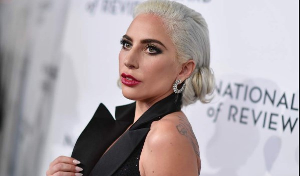 Lady Gaga lamenta haber colaborado con R. Kelly