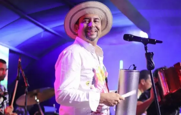 Tavo Flores: cuenta sus retos en el escenario