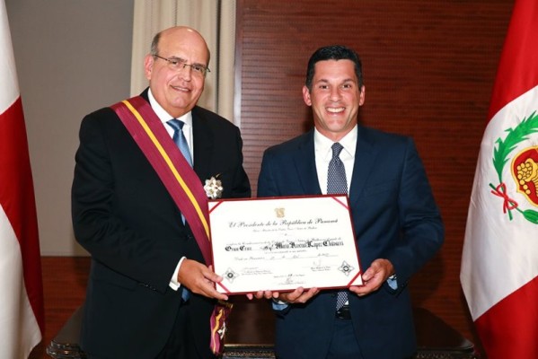 Panamá condecora a embajador del Perú con la orden Vasco Núñez de Balboa