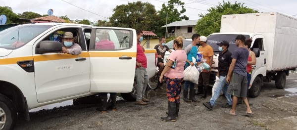 Despliegan ayuda humanitaria a afectados por inundaciones en Bocas del Toro