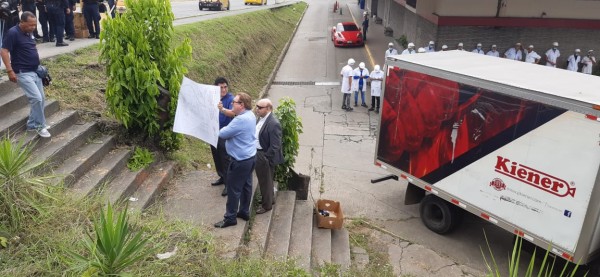 Operativo sorpresa del MOP busca demoler muro de fábrica Kienner, propietario se resiste