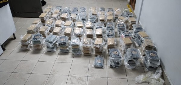 Decomisan 316 paquetes de presunta droga en un contenedor en puerto de Colón