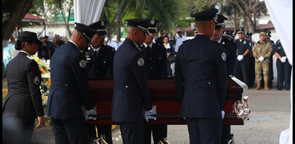 Realizan honras fúnebres al Mayor Postmortem Héctor Sánchez