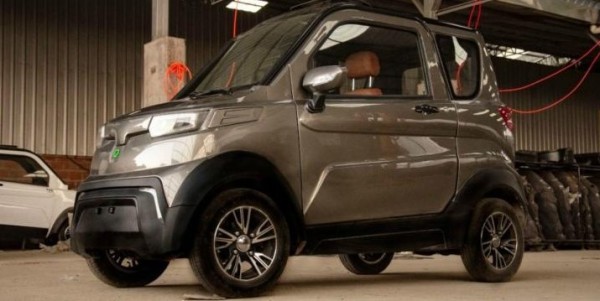 Bolivia presenta los primeros autos eléctricos de fabricación local