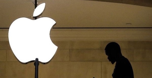 Apple corteja a los desarrolladores mientras afronta las críticas a su tienda en línea