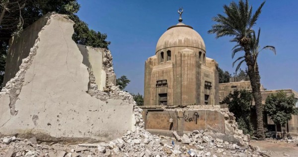 En El Cairo, una carretera llamada paraíso destruye la histórica Ciudad de los Muertos