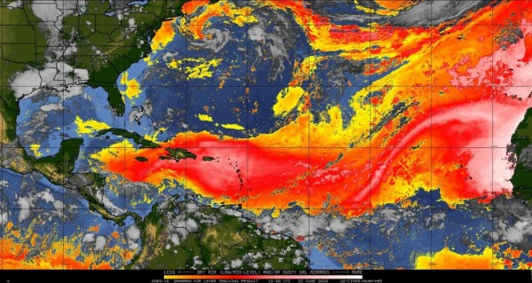 Nube de polvo del Sahara se instala sobre la ciudad