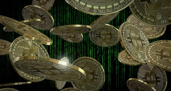 EEUU arresta a tres personas por fraude con inversiones en bitcoins por USD 722 millones