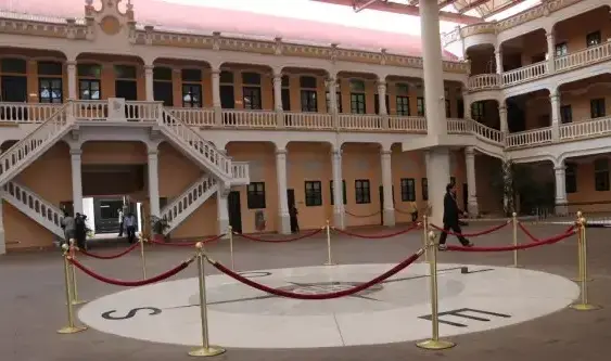 ML | El Palacio Bolívar.