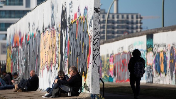 Alemania critica el egoísmo de EEUU en aniversario de la caída del Muro de Berlín