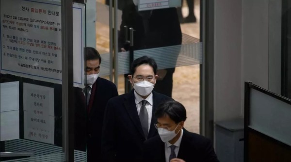 El heredero de Samsung, condenado a dos años y medio de cárcel