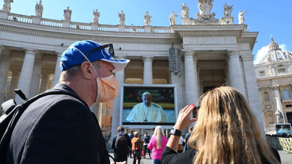 El papa expresa su “cercanía” con enfermos de coronavirus en un mensaje por streaming