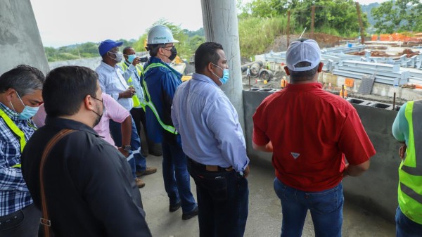 Diputados inspeccionan construcción del nuevo hospital en Colón