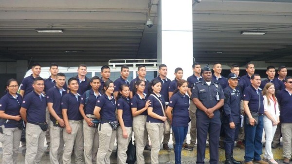 Cadetes peruanos visitan escuela de oficiales de Policía Nacional de Panamá