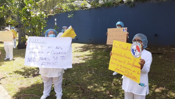 Enfermeras protestan por falta de equipos y pagos