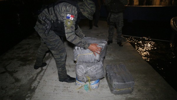 Decomisan más 400 paquetes de drogas en velero