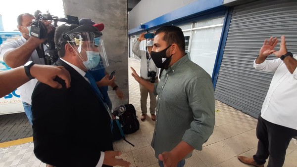 Gremios piden se respete el libre ejercicio del periodismo ante altercado de escoltas de Varela