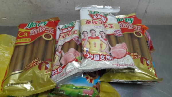 Incautan productos porcinos y pollo a pasajero asiático