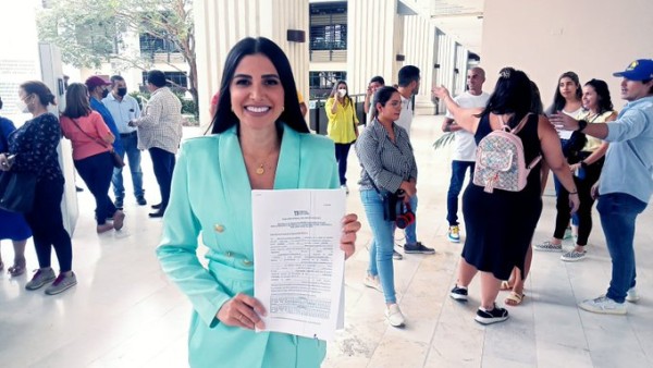 Exdiputada renuncia al partido Panameñista y se presenta como precandidata presidencial por la libre postulación