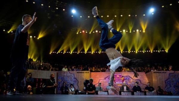 La final del campeonato mundial de 'break dance' sacude la capital de Bollywood