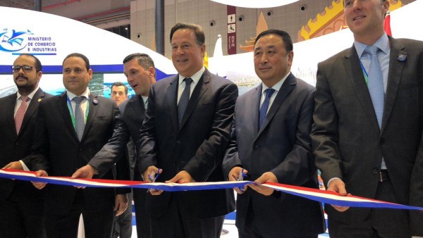 Varela expresa su respaldo a política comercial de China con visita a Expo