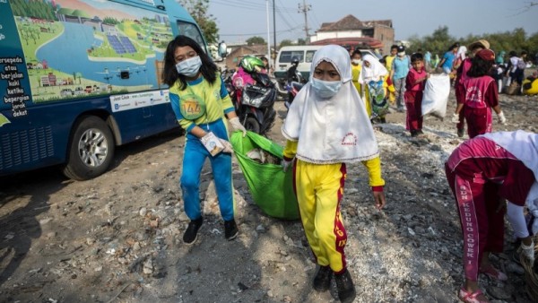 Miles de activistas participan en el Día Mundial de la Limpieza del planeta