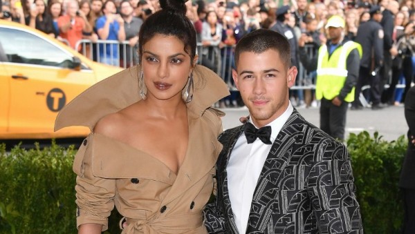 La actriz Priyanka Chopra y el cantante Nick Jonas se comprometen