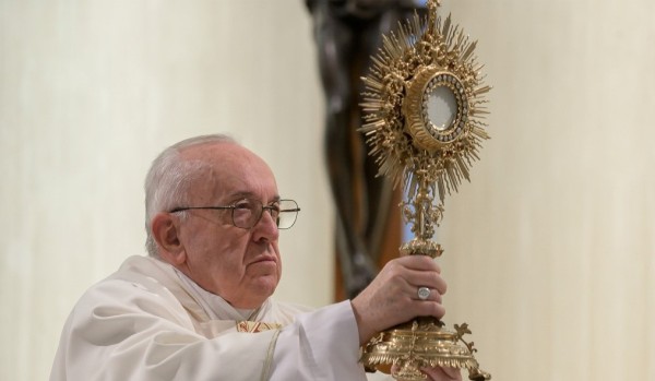 El papa se une por vídeo a oración de fieles italianos contra el coronavirus