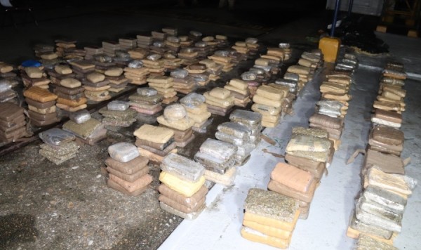 Decomisan 492 paquetes de droga en la isla Pedro González, hay tres detenidos