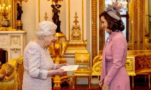 Embajadora de Panamá en Reino Unido presenta credenciales ante la reina Isabel II